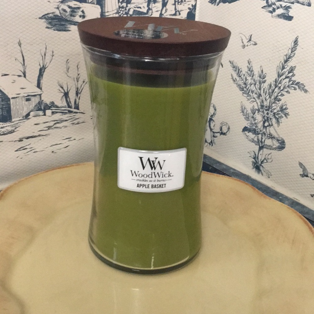 Woodwick large 21.5oz candle 'Apple Basket'.